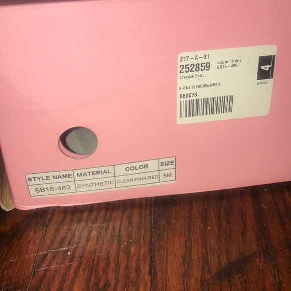 Shoes - Picture 7 of 8